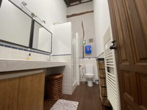 Panorámica del Baño completo en Adrados, Mar de Pinos