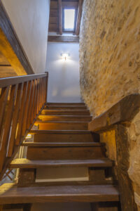 Escalera de acceso a primera planta