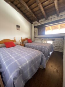 Dormitorio doble en Adrados, Mar de Pinos